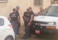 بالصور: الشرطة تداهم منزل عائلة أبو زينة في مدينة اللد